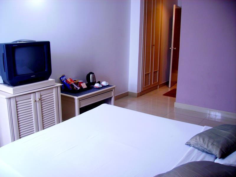 Legallery Suites Hotel Бандар-Сері-Бегаван Екстер'єр фото